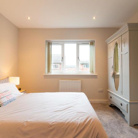 Beautiful 6 Bedroom Holiday Home, Manchester 위더셔 외부 사진