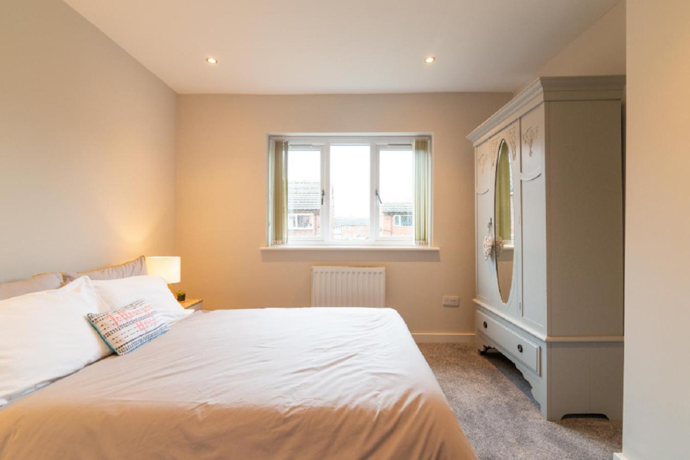 Beautiful 6 Bedroom Holiday Home, Manchester 위더셔 외부 사진