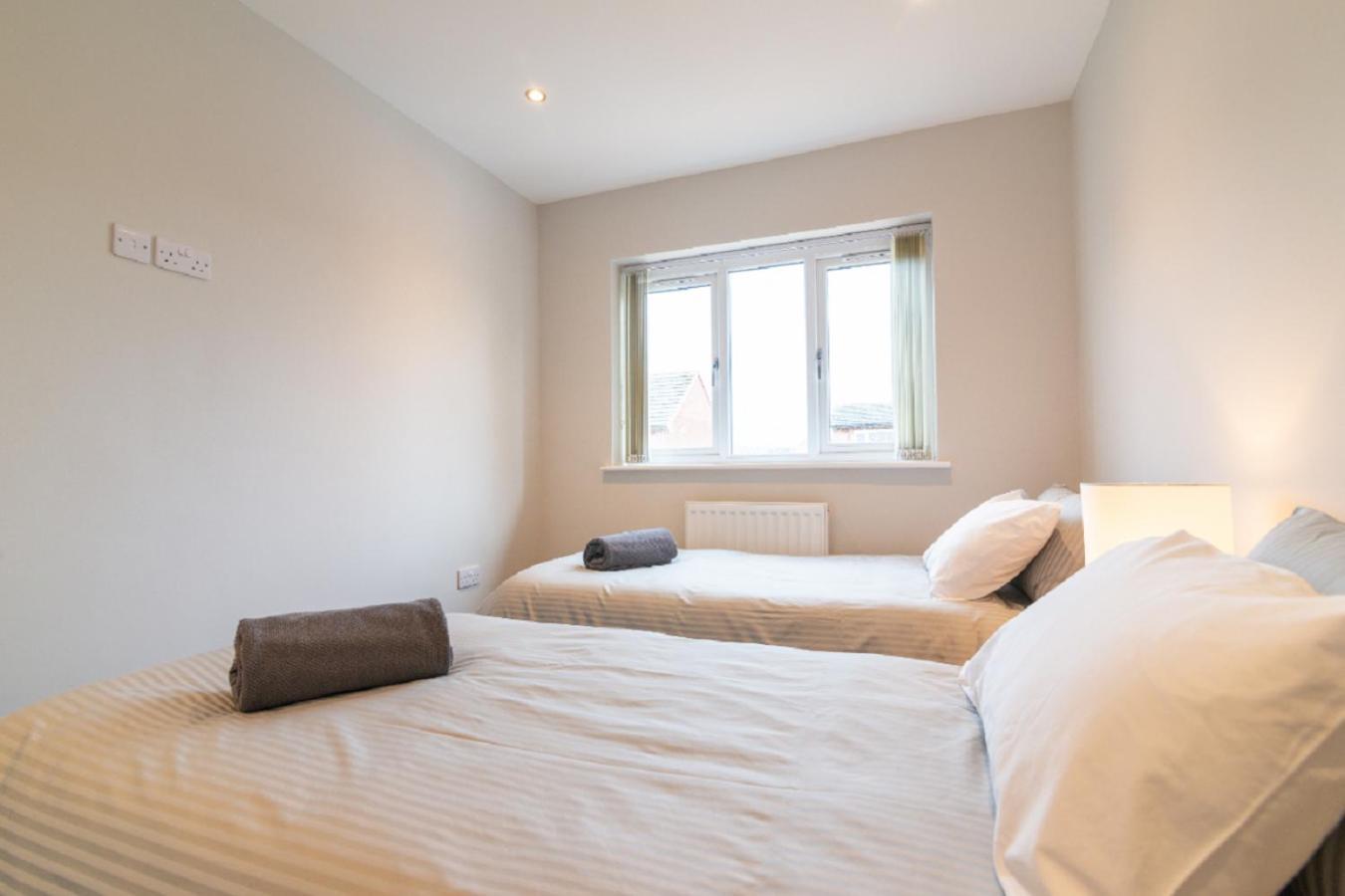 Beautiful 6 Bedroom Holiday Home, Manchester 위더셔 외부 사진